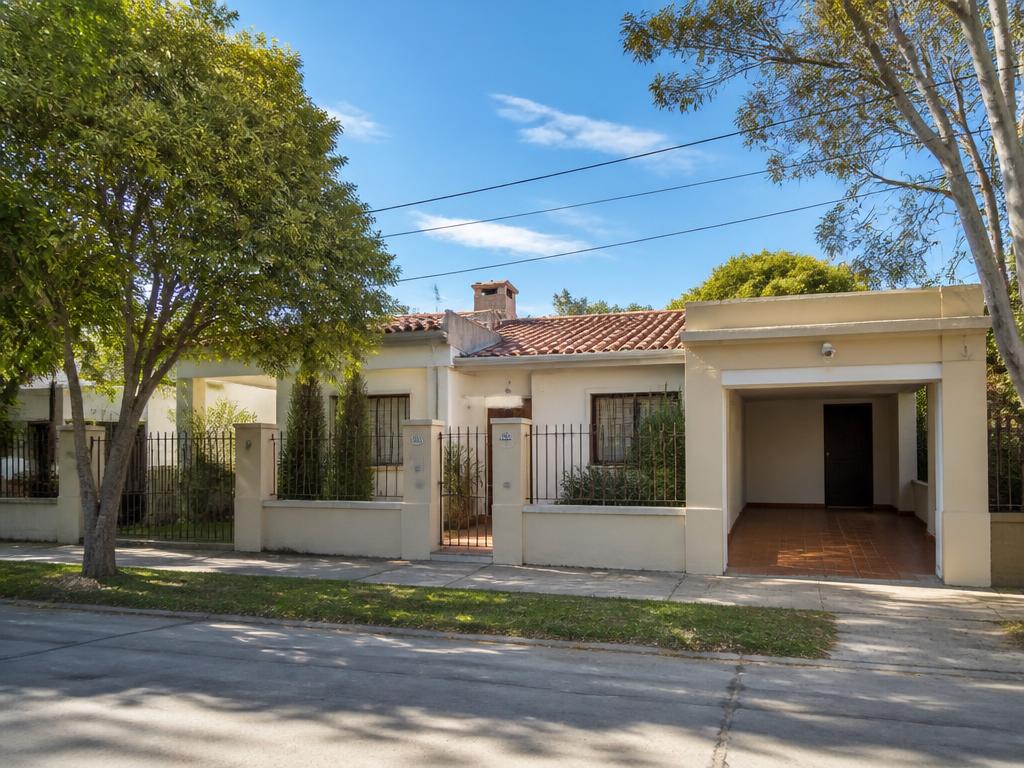 Foto de Casa de tres dormitorios con garage en Cañada Aparicio, Maldonado